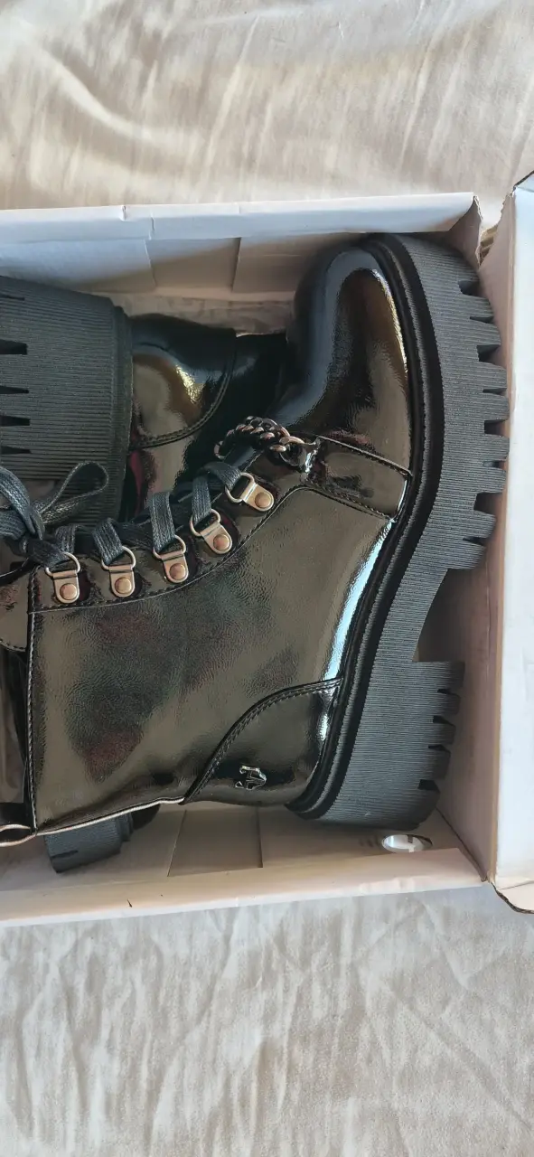 Botines negros de charol con cadena Gotta - 3