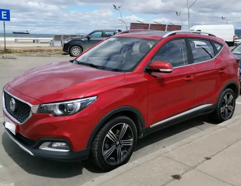 SUV MG ZS rojo en buen estado - 1
