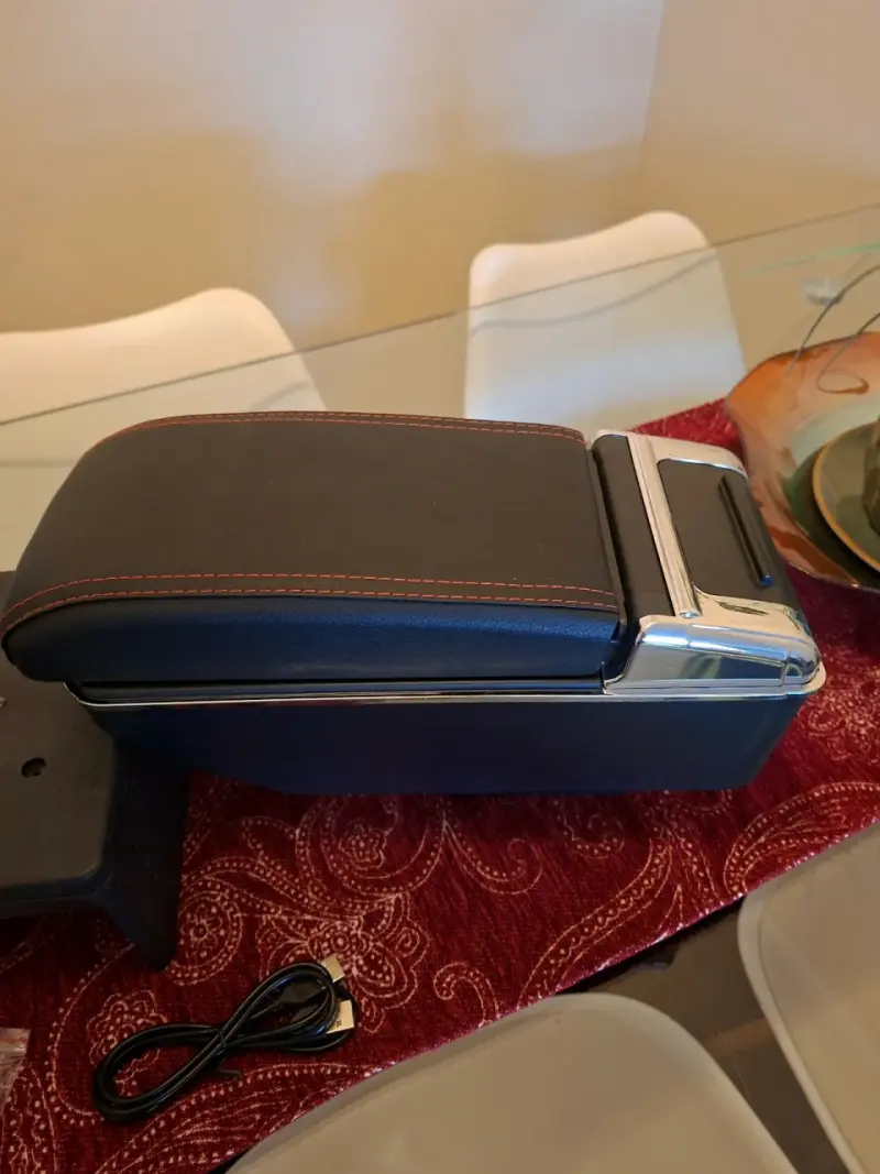 Apoyabrazos para auto con puerto USB - 1