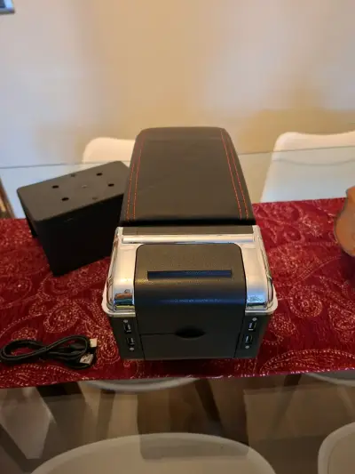 Apoyabrazos para auto con puerto USB - miniatura 3