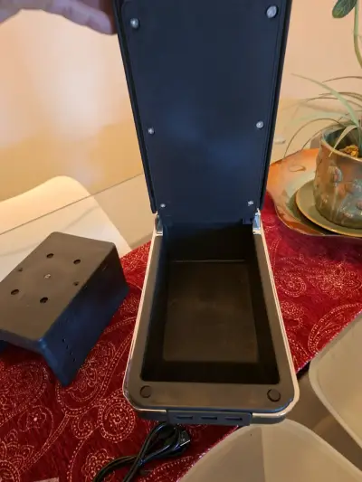 Apoyabrazos para auto con puerto USB - miniatura 4