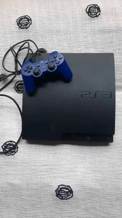 Consola PS3 con control azul y cables - miniatura 3