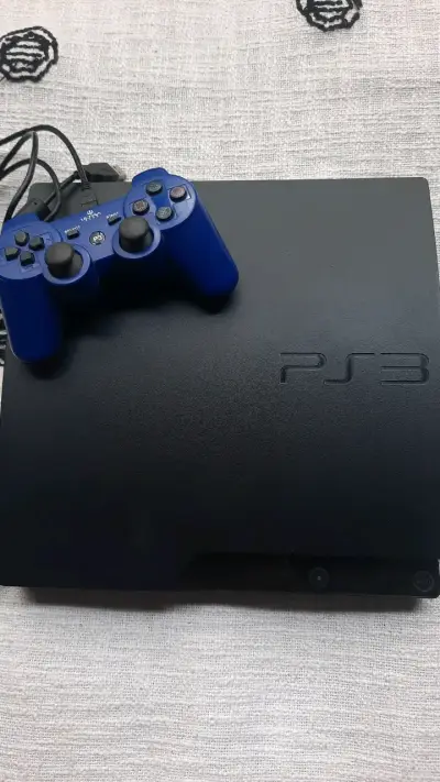 Consola PS3 con control azul y cables - miniatura 4
