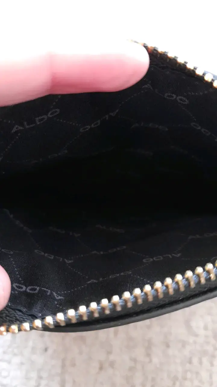Estuche negro Aldo con cierre dorado - 1
