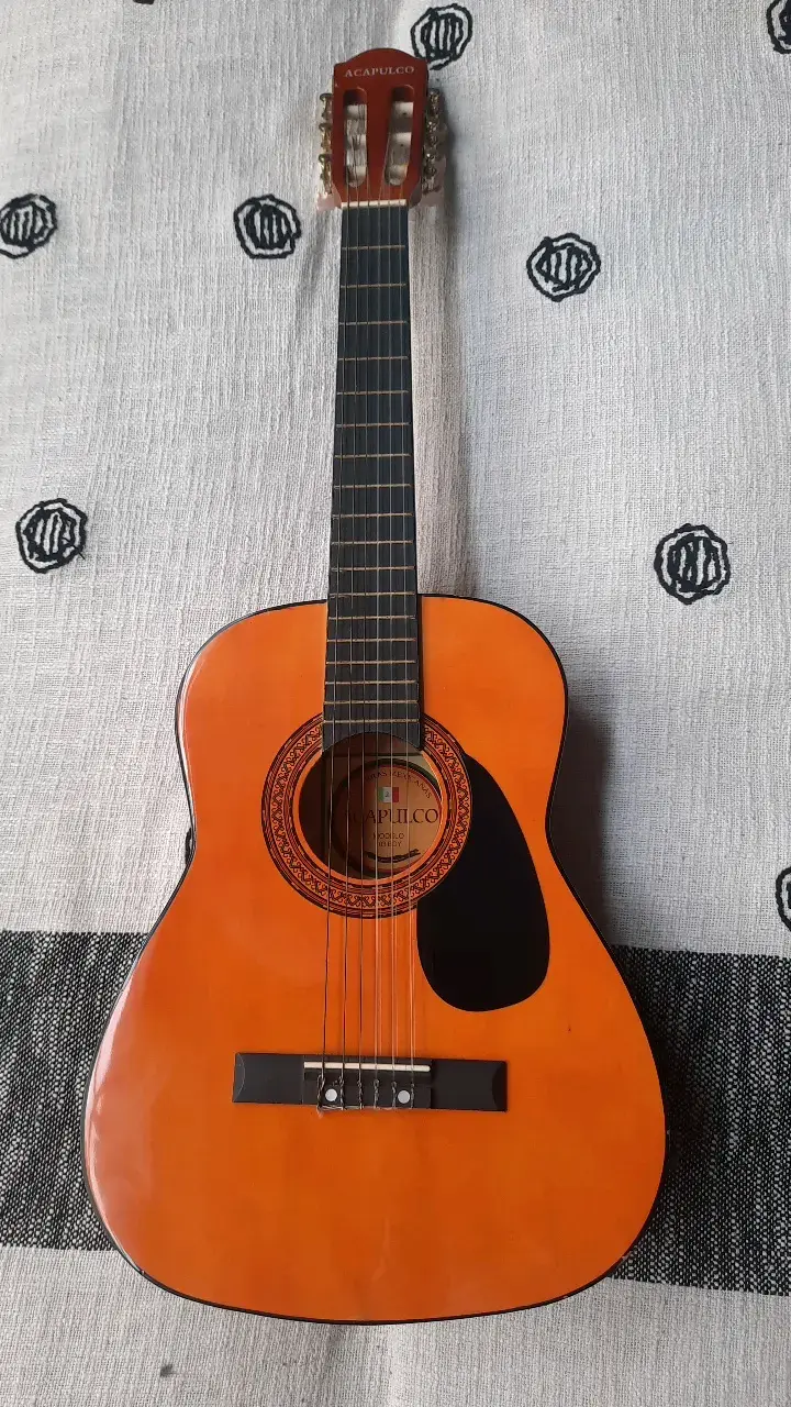 Guitarra clásica Acapulco color madera - 1