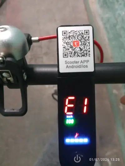 Scooter eléctrico con pantalla digital - miniatura 2