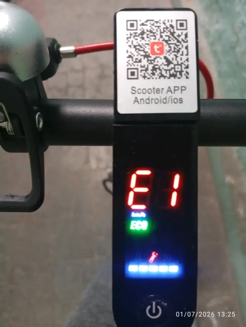 Scooter eléctrico con pantalla digital - 3