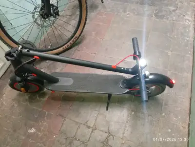 Scooter eléctrico con pantalla digital - miniatura 5