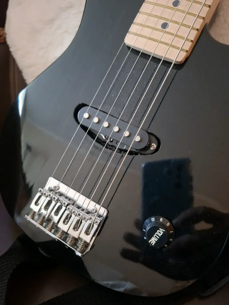 Guitarra eléctrica Luminaudio negra para niños - 4