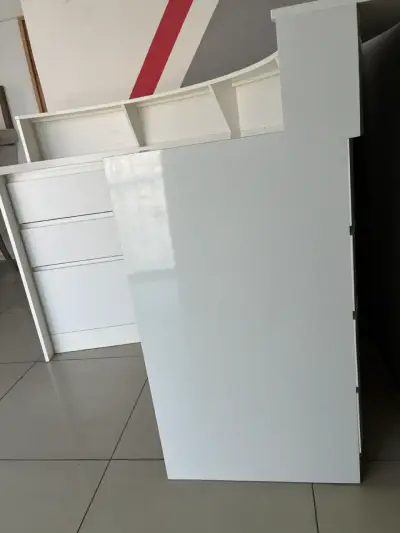 Mostrador de recepción curvo blanco - miniatura 4