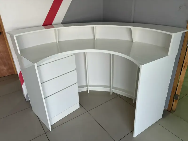 Mostrador de recepción curvo blanco - 5