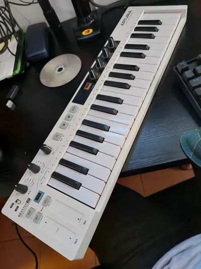 Controlador MIDI Arturia KeyStep37 - miniatura 1