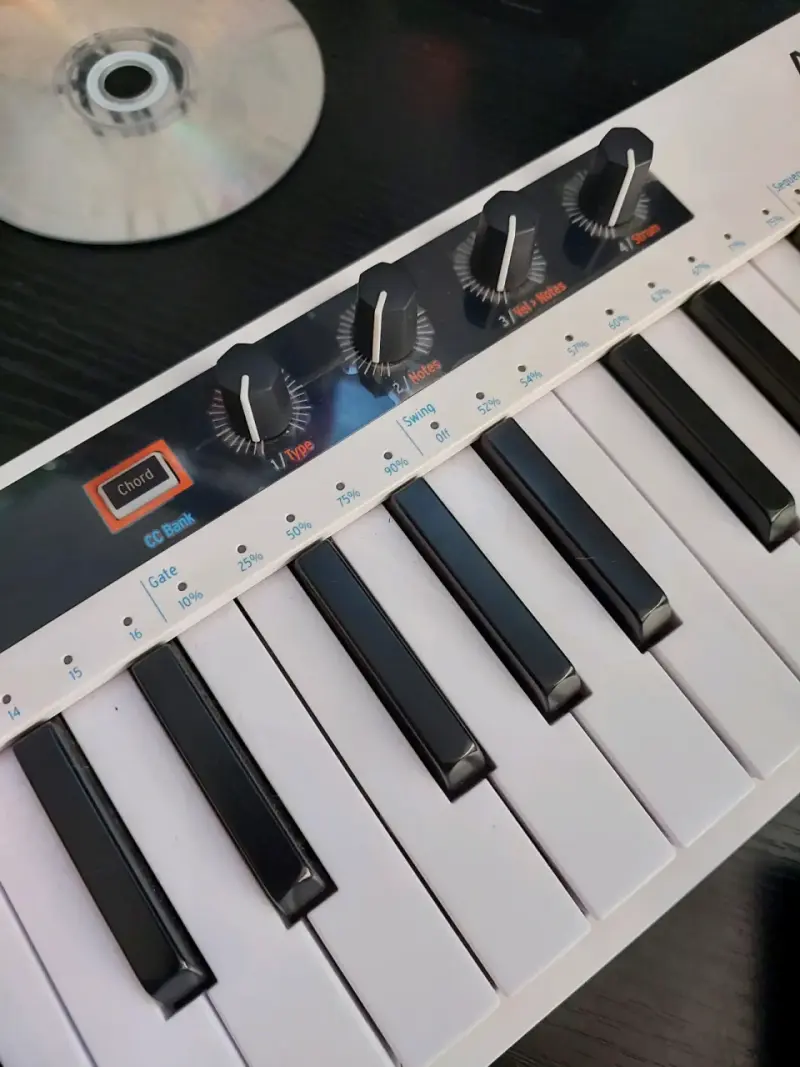 Controlador MIDI Arturia KeyStep37 - 3