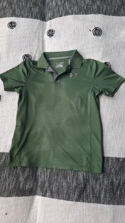 Polera polo verde Under Armour deportiva - miniatura 1