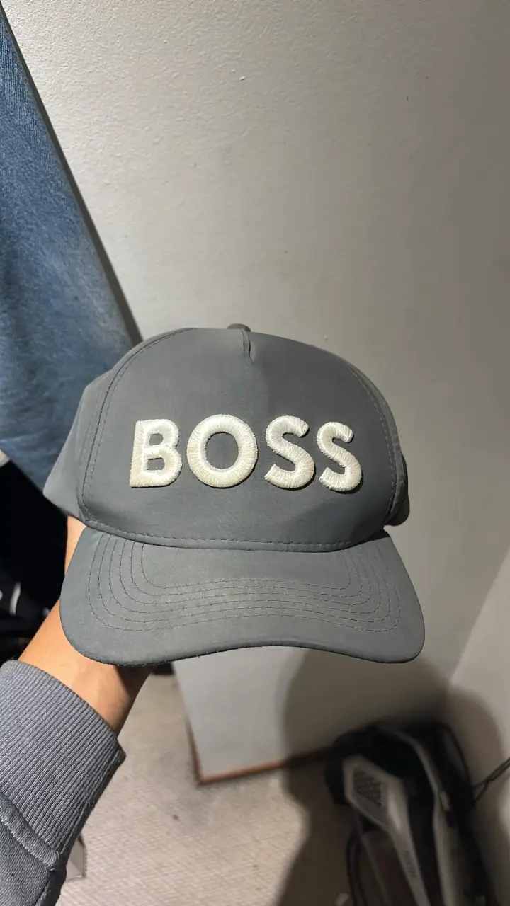 Gorra gris Boss estilo casual - 1