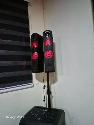 Parlante con luces LED y control de sonido SONY - miniatura 2