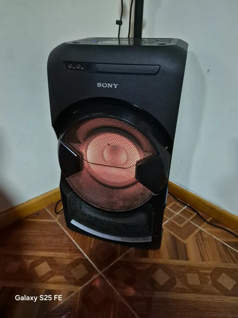 Parlante con luces LED y control de sonido SONY - 3
