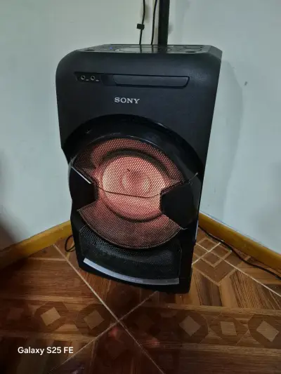Parlante con luces LED y control de sonido SONY - miniatura 3