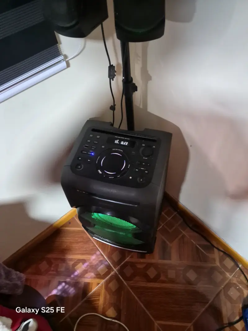 Parlante con luces LED y control de sonido SONY - 5