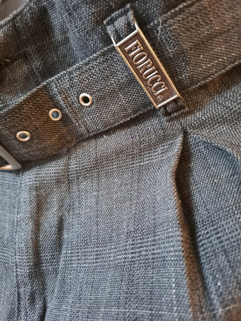 Shorts de vestir gris con cinturón - 2