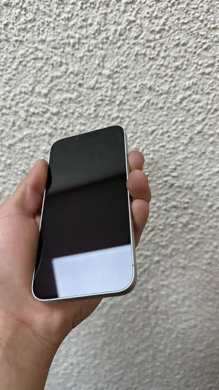 IPhone 16e 128GB - 1