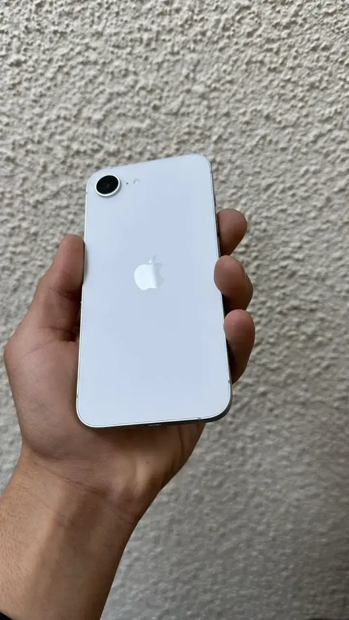 IPhone 16e 128GB - 2
