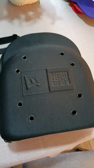 Estuche rígido New Era para gorras - miniatura 1