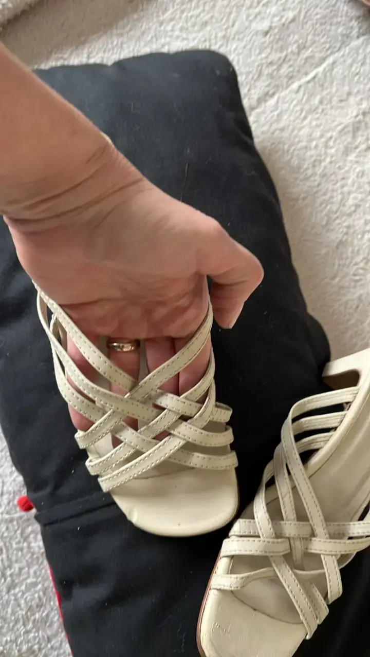 Sandalias de tacón bajo beige elegantes - 3