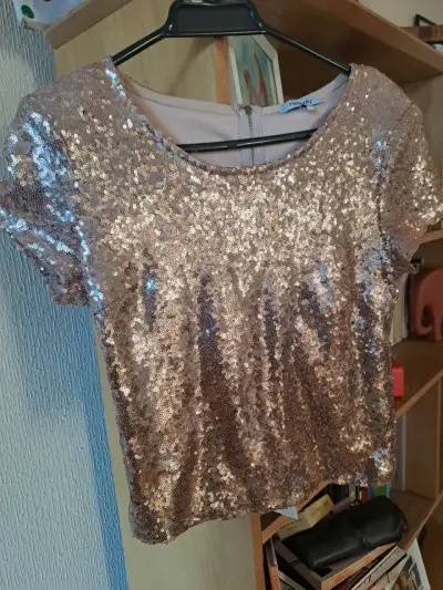 Polera de lentejuelas doradas Nicopoly - miniatura 2