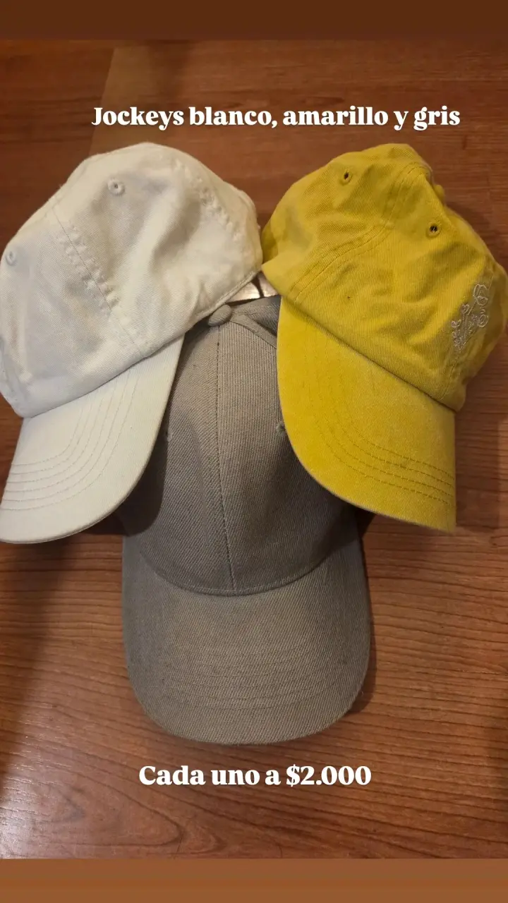 Jockeys en colores blanco, amarillo y gris