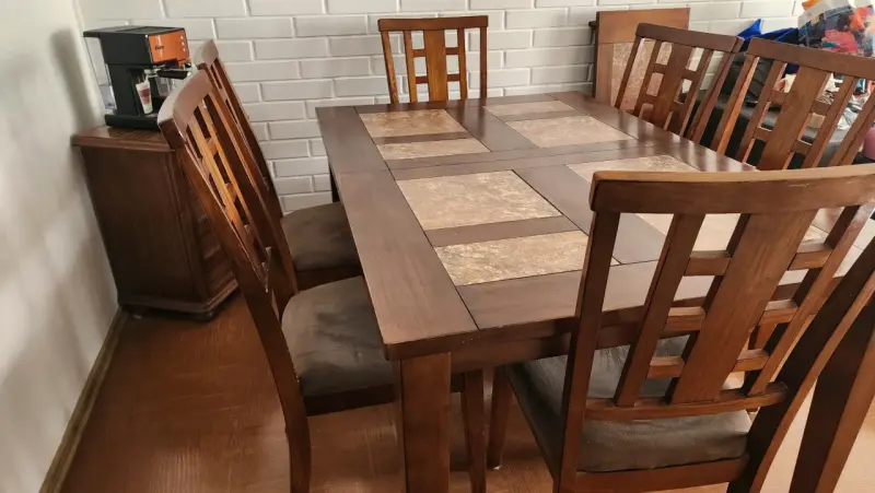 Juego de comedor de madera con sillas - 1