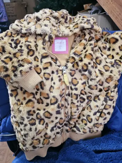 Chaqueta de peluche estampado leopardo para niña - miniatura 1