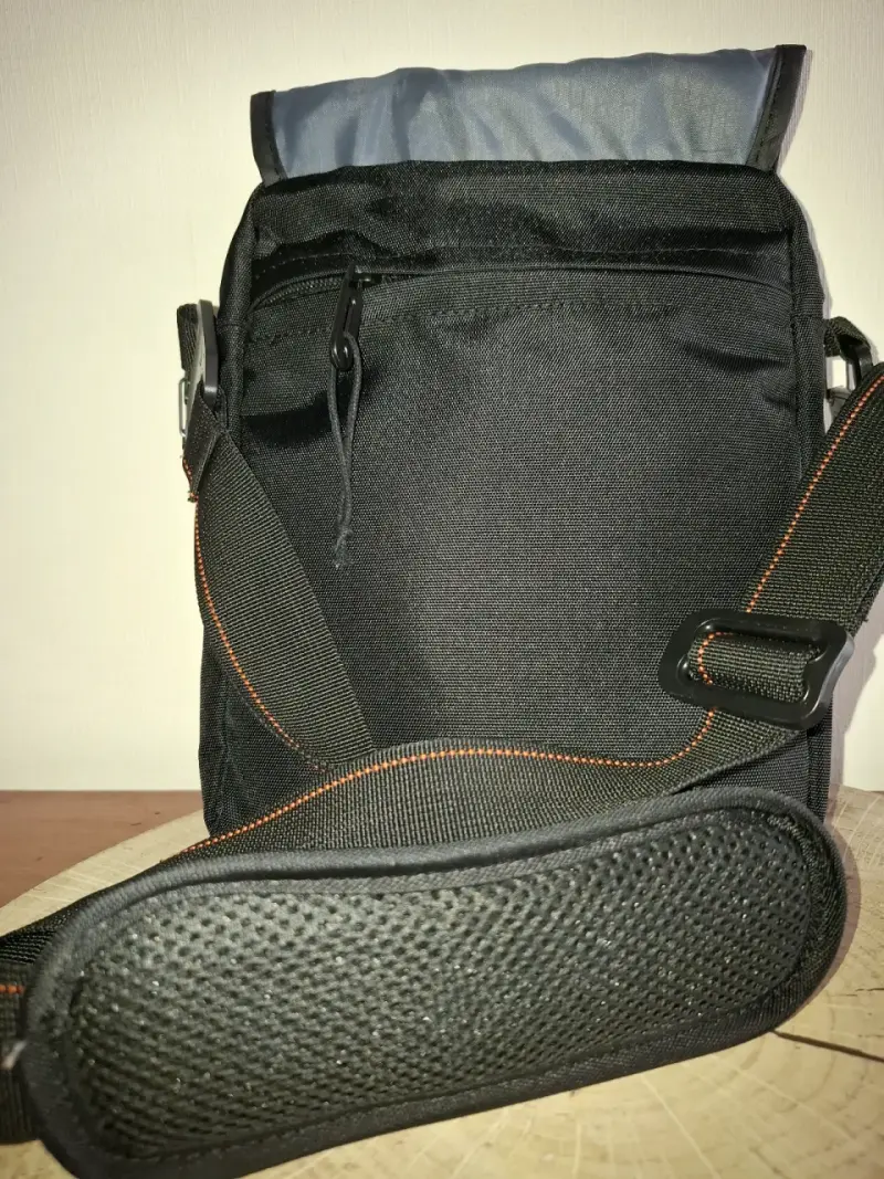 Bolso pequeño Marca HEAD original,negro - 1