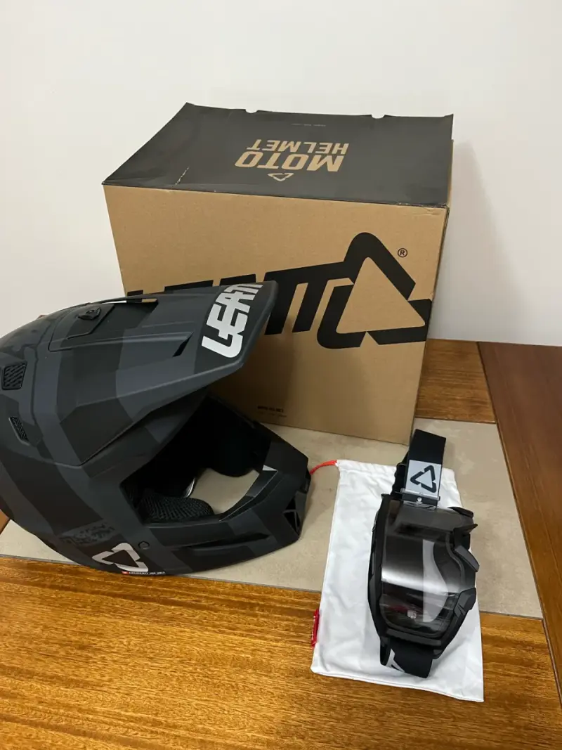 Casco de moto Leatt con gafas nuevo - 1