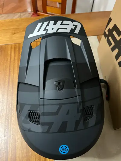 Casco de moto Leatt con gafas nuevo - miniatura 3
