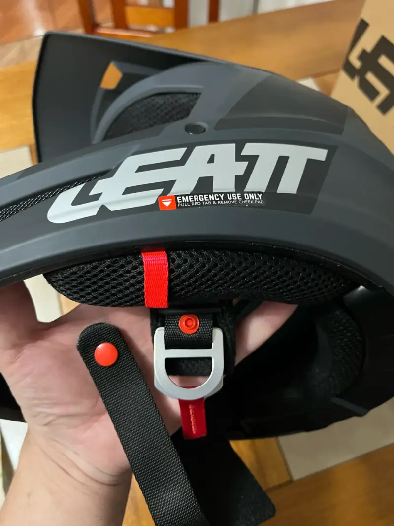 Casco de moto Leatt con gafas nuevo - 4