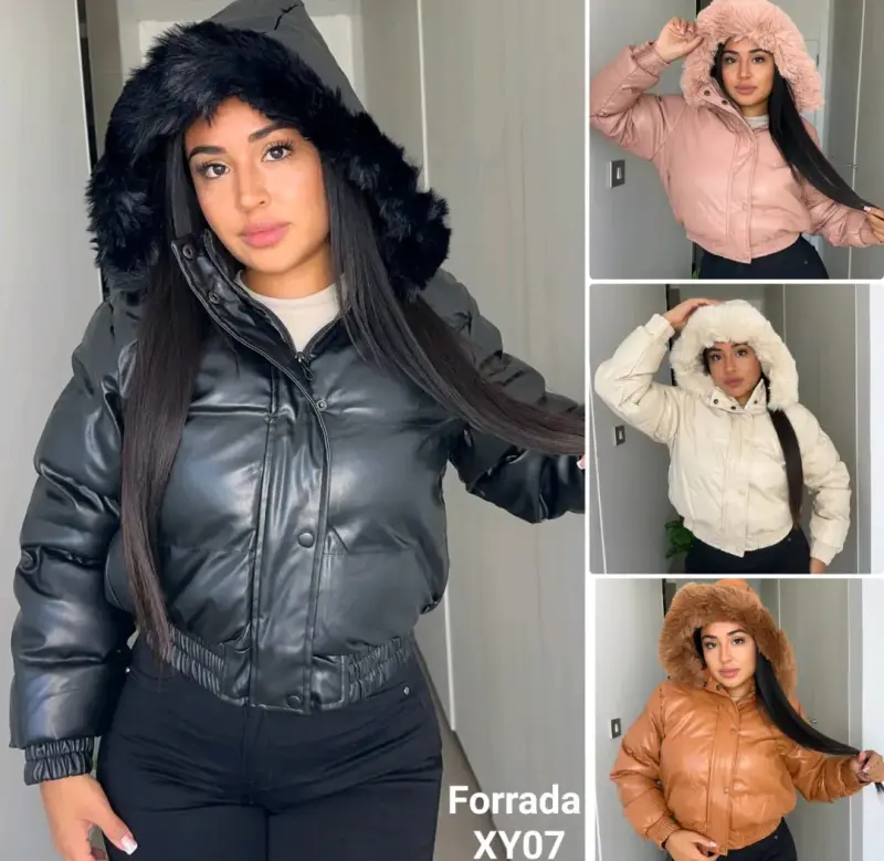 Chaqueta acolchada con capucha de piel sintética