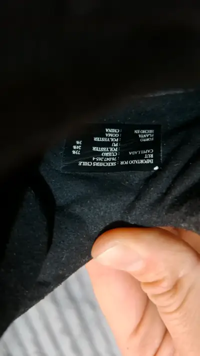 Zapatillas deportivas negras con diseño moderno - miniatura 4