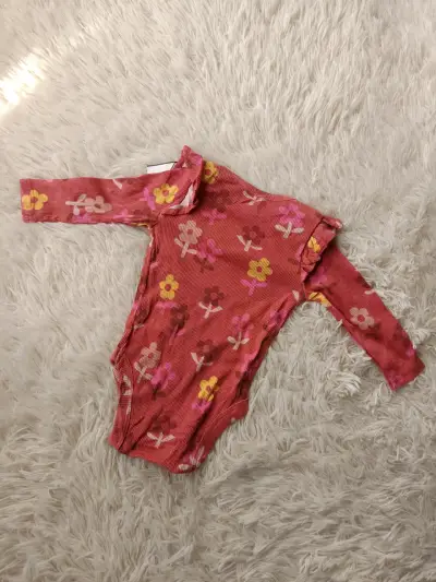 Body de bebé con estampado floral - miniatura 4