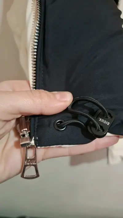 Chaleco acolchado reversible negro y blanco - miniatura 3