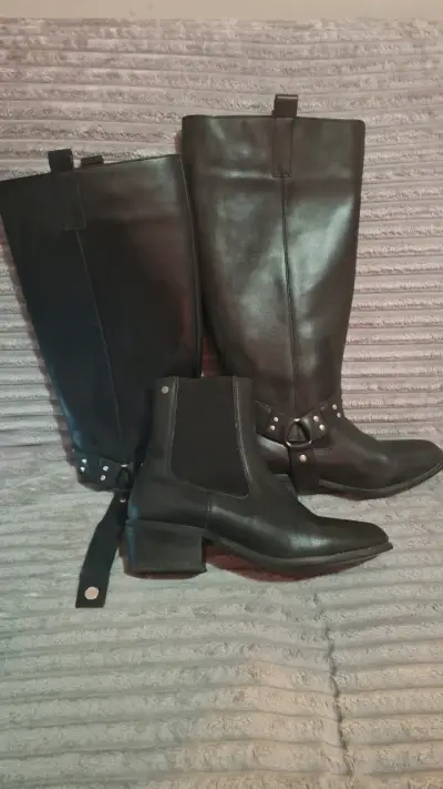 Botas negras de cuero con hebillas - miniatura 1