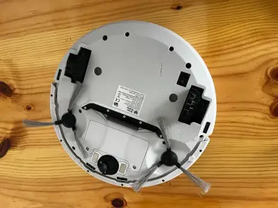 Robot aspirador Ursus Trotter  con control remoto - miniatura 4