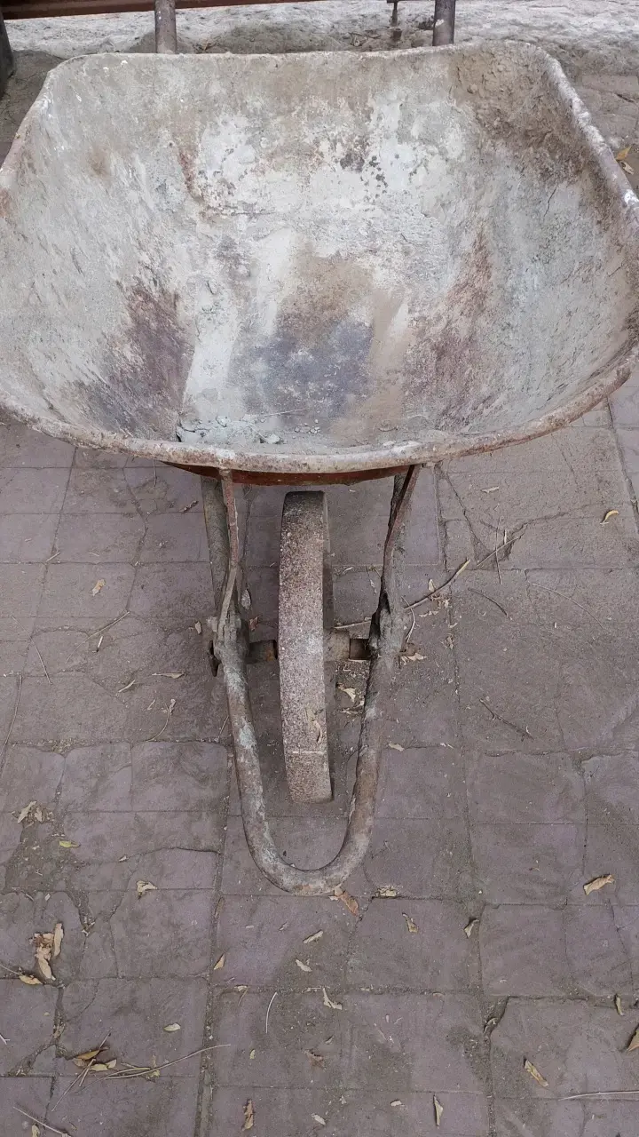 Carretilla de construcción usada - 1