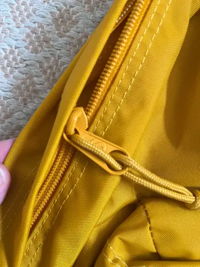Mochila Jansport amarilla nueva - miniatura 2