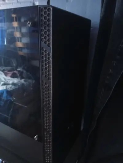 Gabinete de PC con ventilación eficiente - miniatura 2