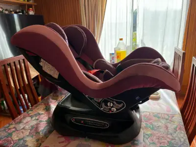 Silla de auto para bebé color burdeos - miniatura 2