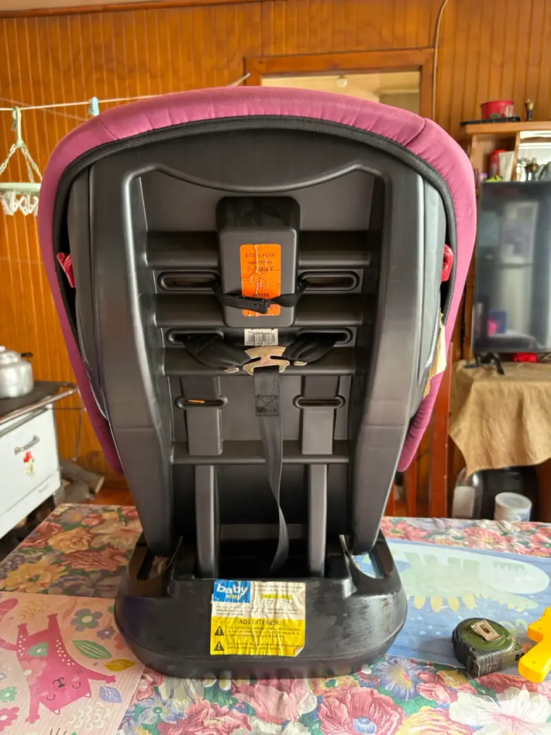 Silla de auto para bebé color burdeos - 5