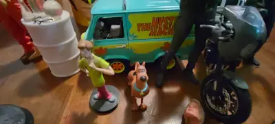 Figura de acción en moto con detalles realistas - miniatura 3