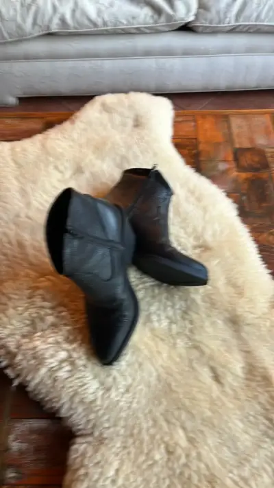 Botines de cuero negro con cierre lateral - miniatura 1
