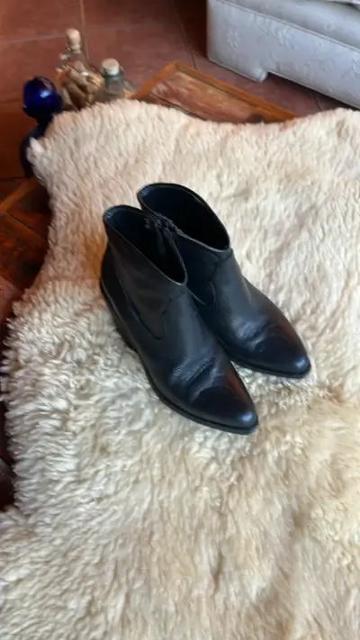 Botines de cuero negro con cierre lateral - miniatura 2